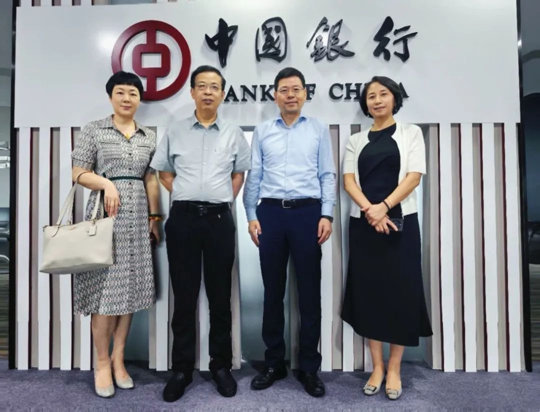 e45fb9aa7cad8024a11661889e3ab3e8